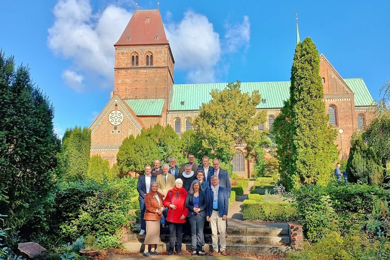 Dom in Ratzeburg mit Kirchengemeinderat